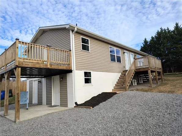 320 Olivia Ave, Mount Airy, NC 27030