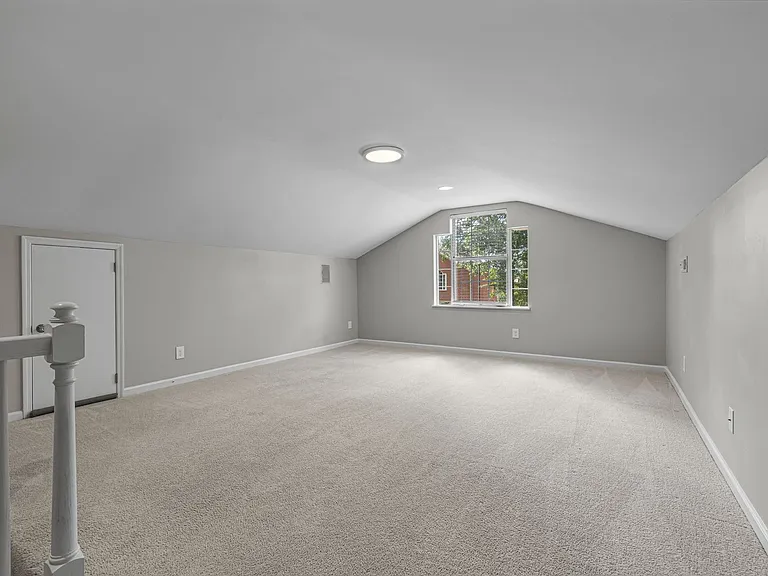 128 Clarendon Cir — Photo 24