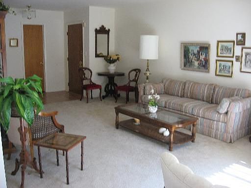 4th image of 1040 Erie St APT 201