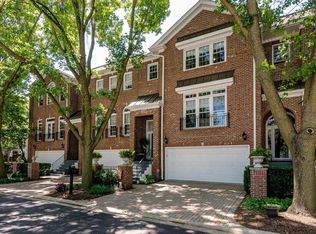 204 Campbell Ct, Geneva, IL