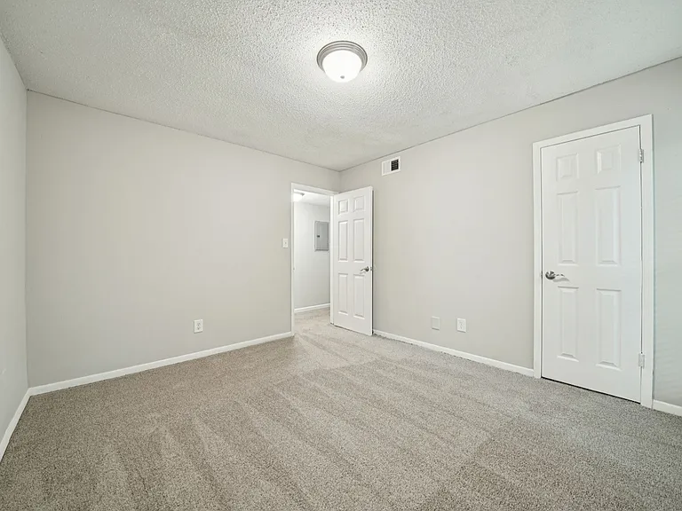 Hills at Hoover Apartments — Photo 25