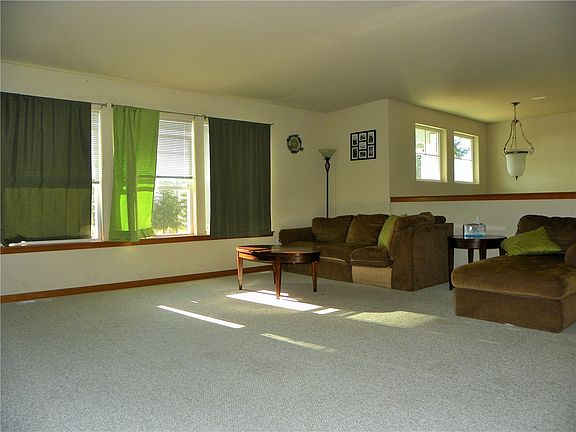 3rd image of 50 NE Daybreak Dr