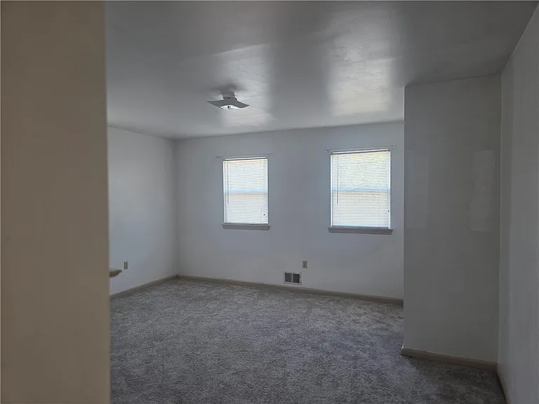 521 9th Ave — Photo 15