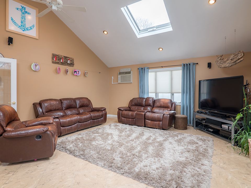 25 Gwendolyn Pl, East Islip, NY 11730 Zillow