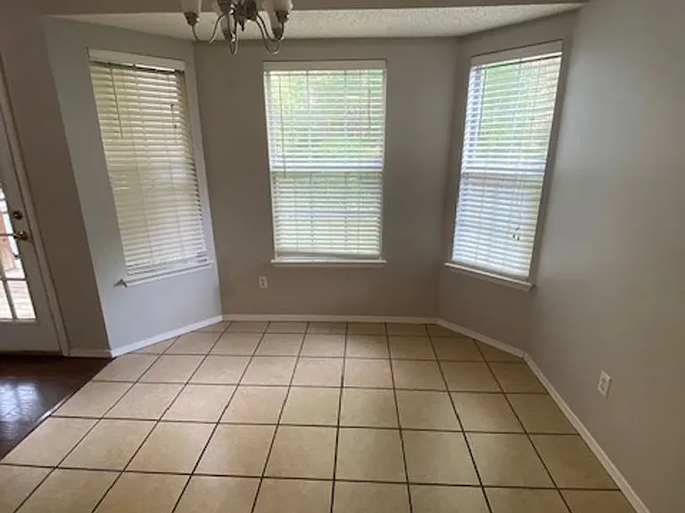 3194 W Parkway Dr — Photo 7