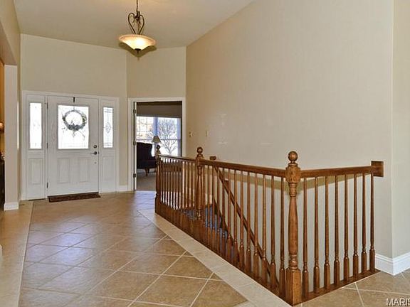 2nd image of 914 Stonebrook Manors Ct