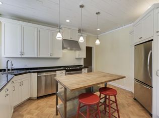 1085 1/2 Grand Ave, Saint Paul, MN 55105