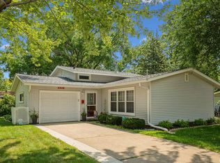 1535 14th St, Bettendorf, IA 52722