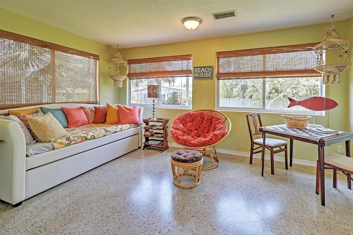 Living Room - 157 Longwood Dr #ID1385800P
