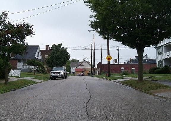 3rd image of 3304 E 118th St