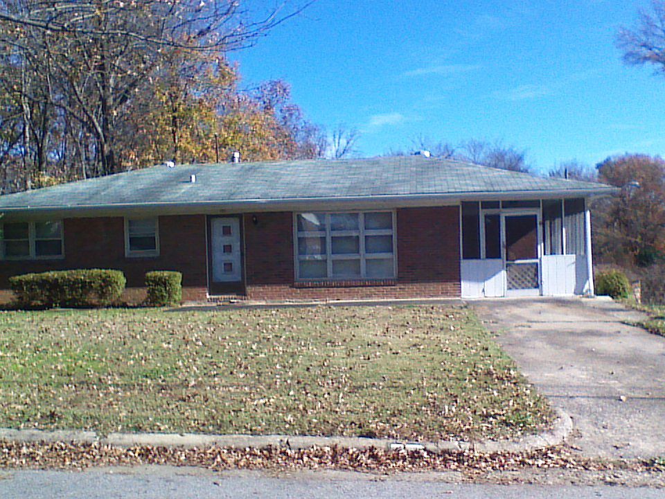 1st image of 400 Lansbury Dr