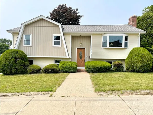 154 Aylsworth Ave, Woonsocket, RI 02895