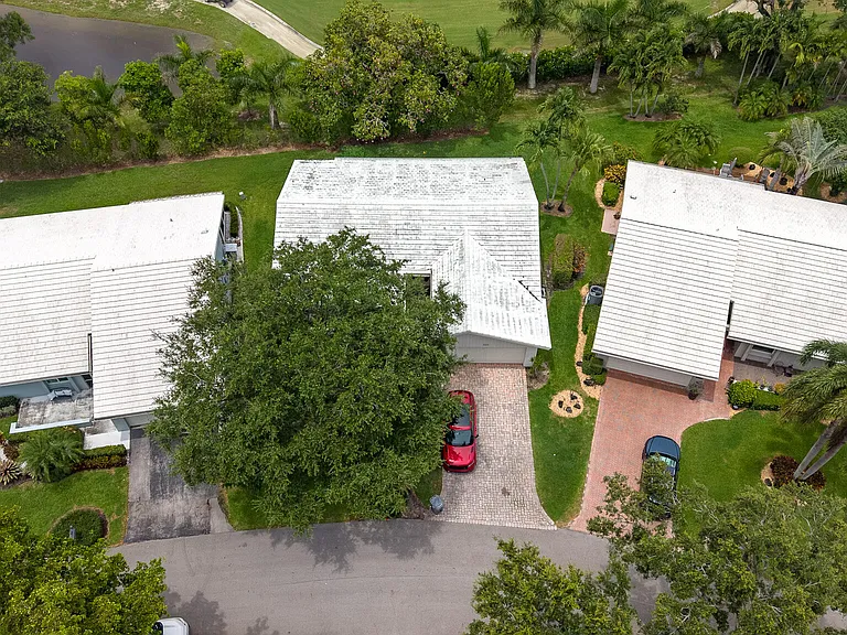 5557 Cameo Dr N — Photo 36
