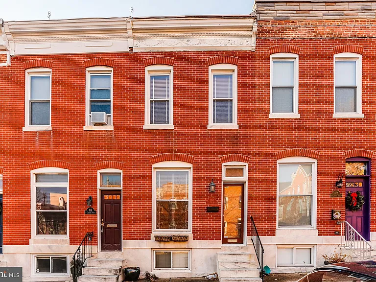 814 S Clinton St — Photo 2