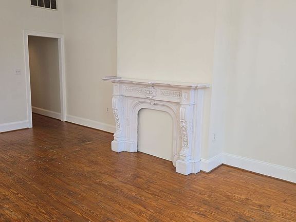 4th image of 1601 Shakespeare St #2