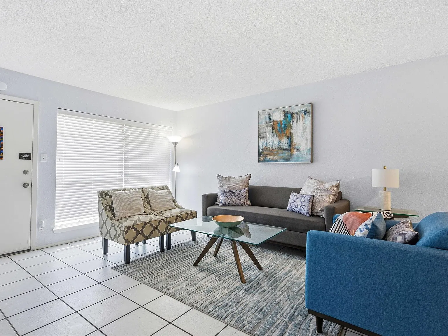 2 bed, 2.0 bath, 974 sqft, $1,600 — Photo 2