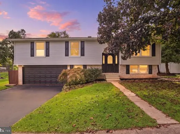 216 Maplewood Dr, Dover, PA 17315