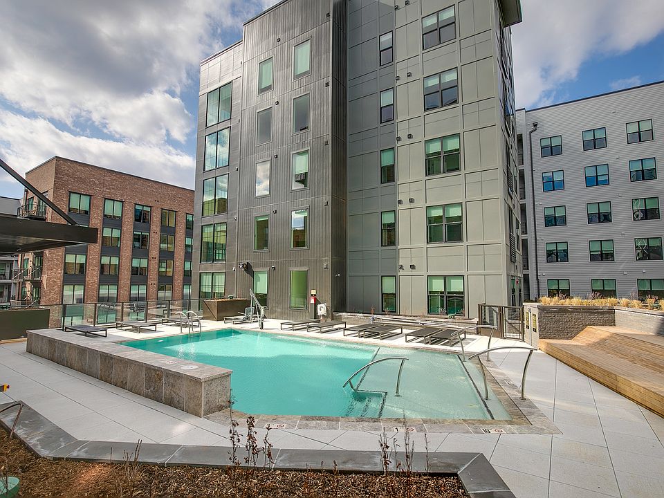 1st image of 2922 W Marshall St #3506