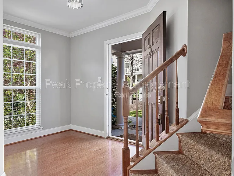 3823 Maher Mnr — Photo 5