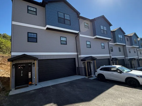 9 Manchester Dr, Morgantown, WV 26505