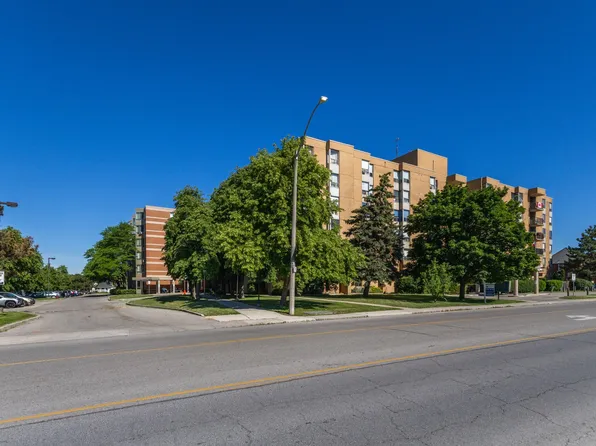 18 Mall Rd, Hamilton, ON