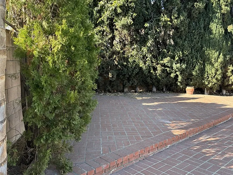 5527 Beckford Ave — Photo 32