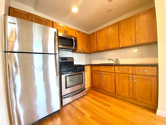 Rented by Astoria Realty | media 4
