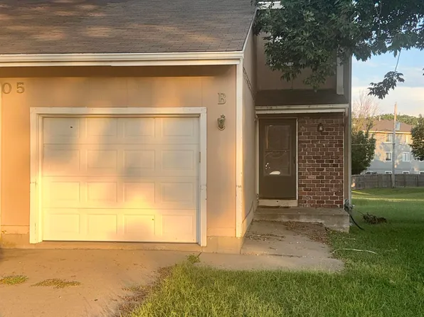 6105 SW 26th St APT B, Topeka, KS 66614