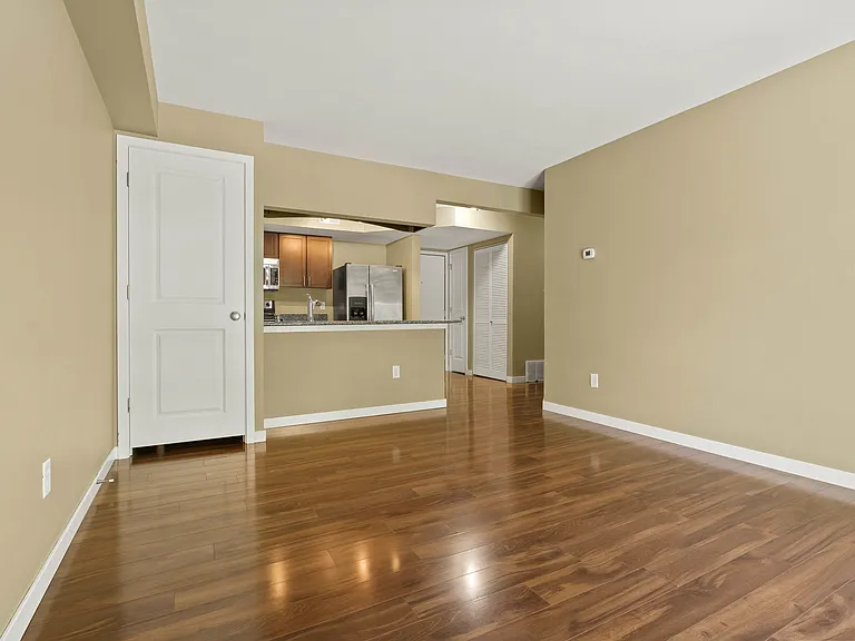 1000 Oakcrest St — Photo 26