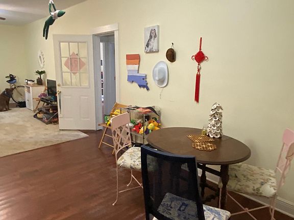 5th image of 5715 Clara St