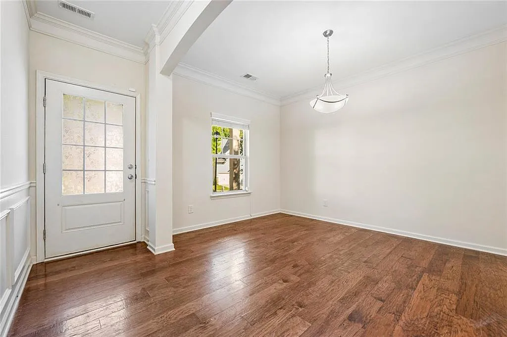 4 bed, 3.0 bath, $2,400 — Photo 4