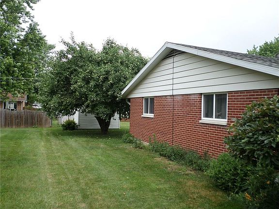 3rd image of 328 S Chippewa Dr