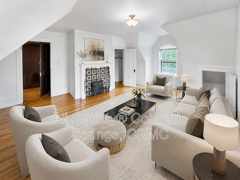 1238 Wood Ave #4 — Photo 2