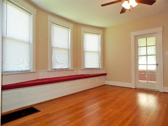 4th image of 2885 Losantiville Ave