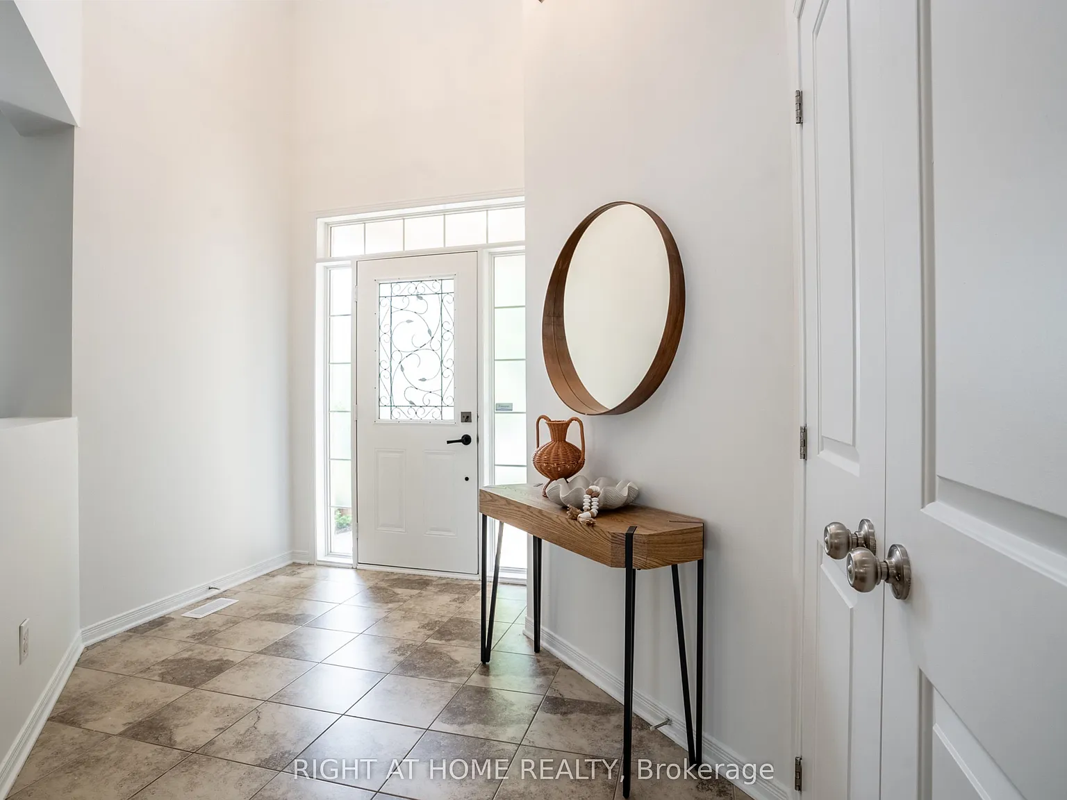 4 bed, $3,500 — Photo 2