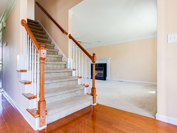 2nd image of 5605 Gateswalk Ln