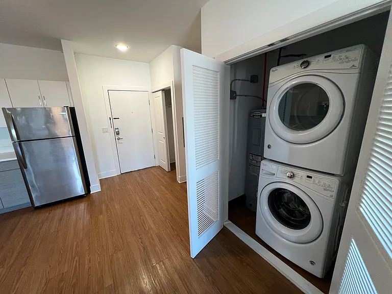 427 Bergen Ave #5 — Photo 6