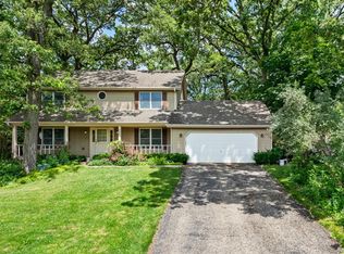 911 Susan Ct, Algonquin, IL 60102