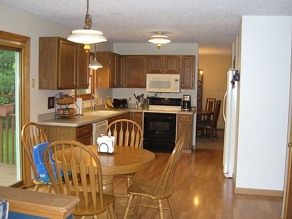 EAT IN KITCHEN