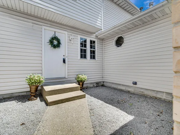 186 Mallard Pointe Dr, Valparaiso, IN 46385