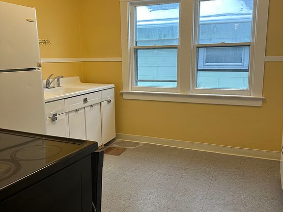 4th image of 112 Lisbon Ave Floor 2