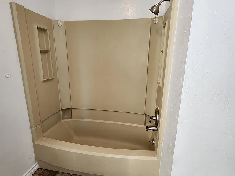429 Benjamin St — Photo 15
