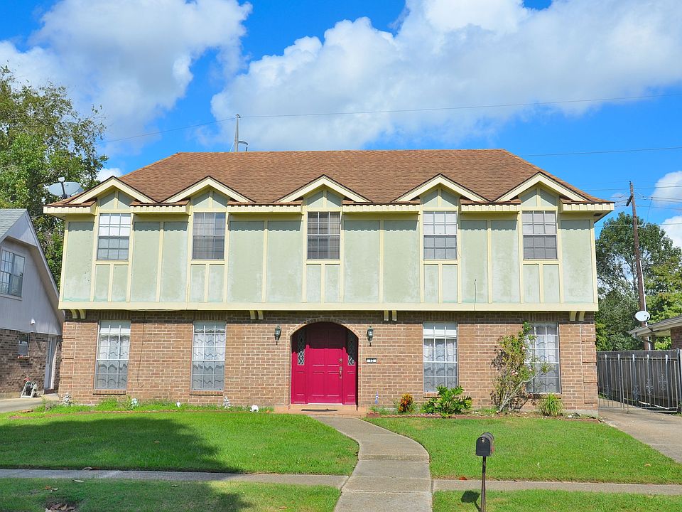 1st image of 12 Yellowstone Dr