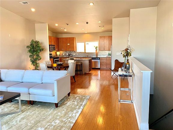 3rd image of 1702 S Lamar Blvd Unit 2