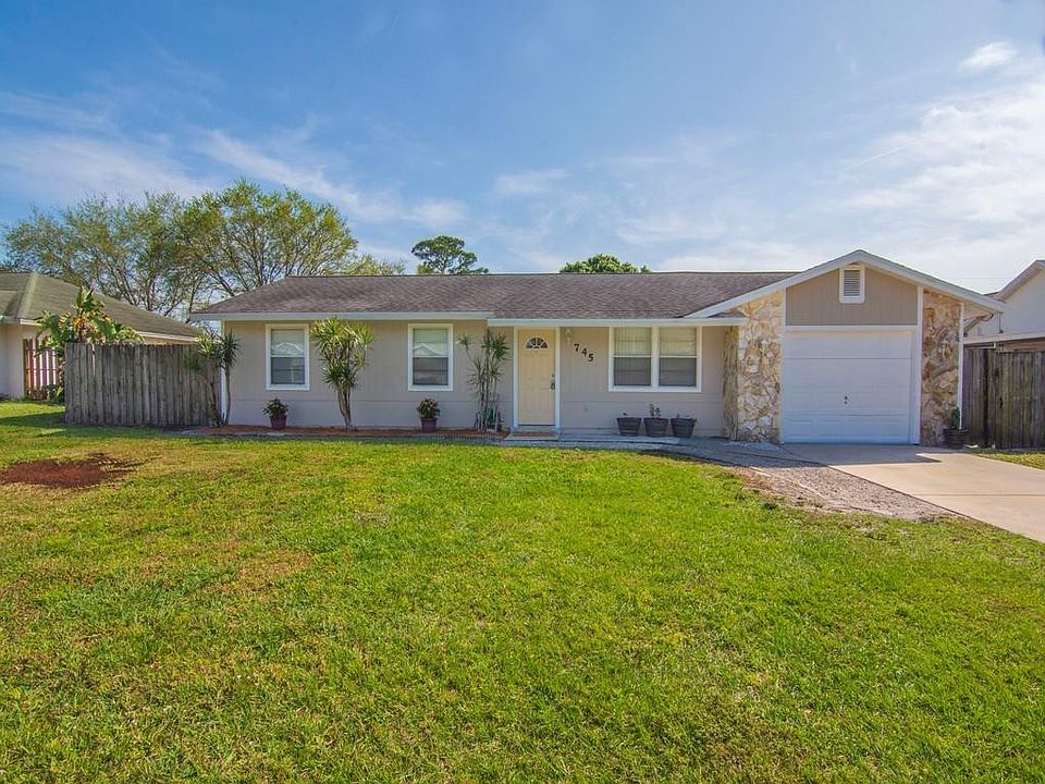 1st image of 745 SW 18th Place