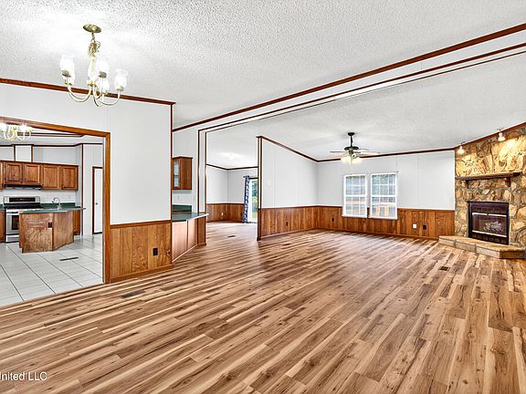 5th image of 2416 Mamie Ln