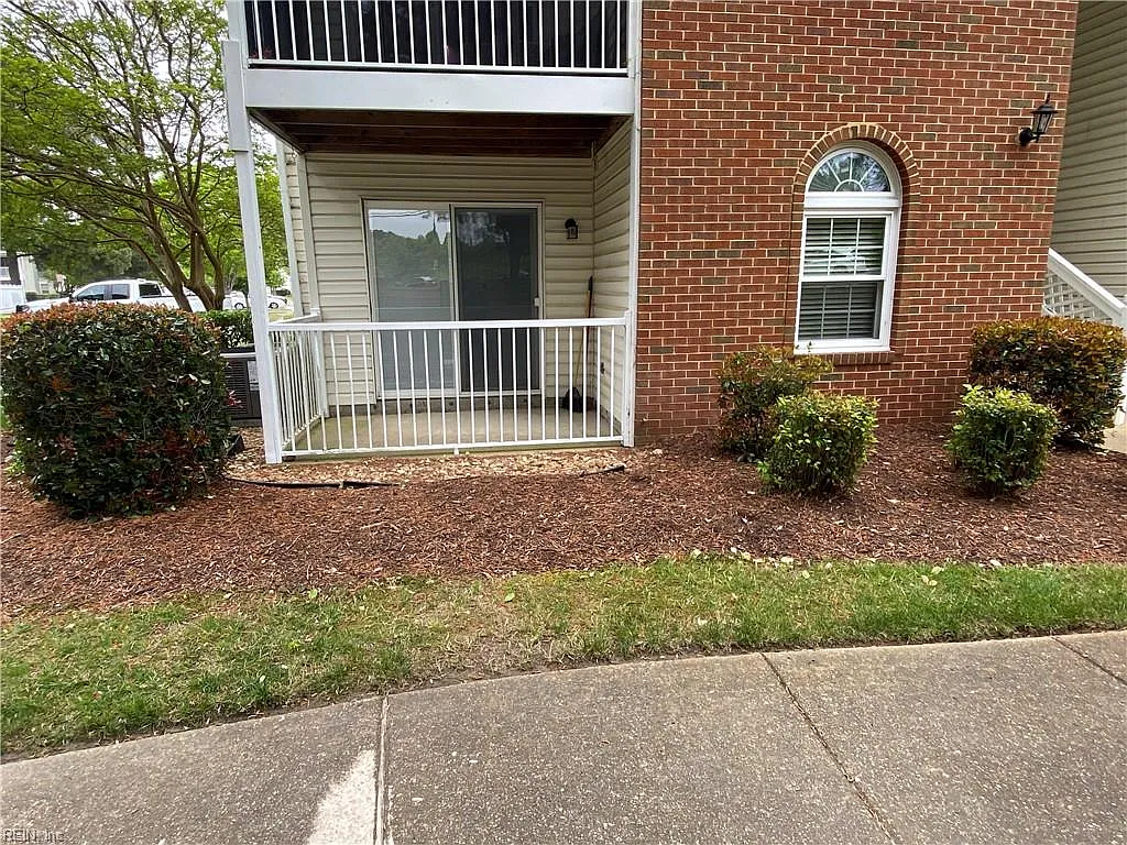 2 bed, 2.0 bath, 1126 sqft, $1,630 — Photo 2