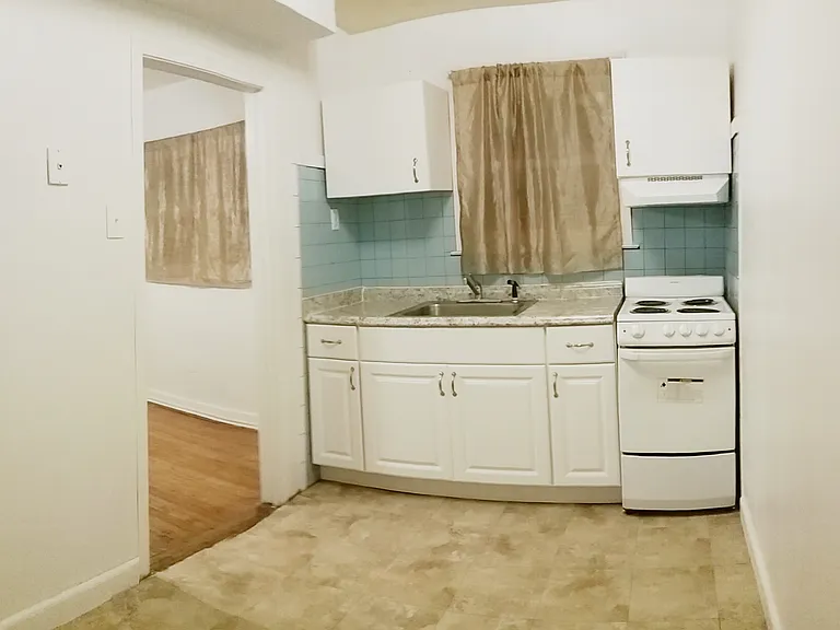 5823 Oakland St — Photo 6