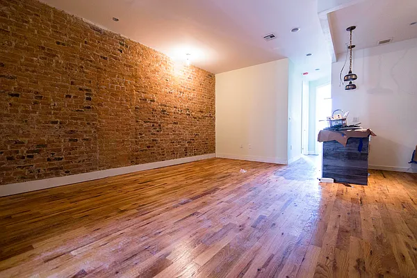 Rented by Nooklyn NYC LLC | media 51