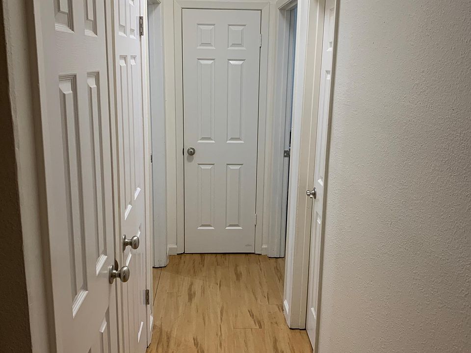 Corridor to bedrooms on each side.